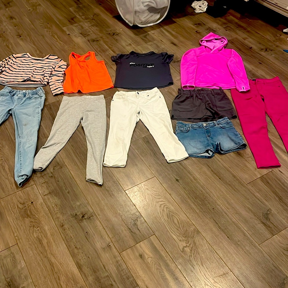 10 count of girls clothes!!! All around size 10